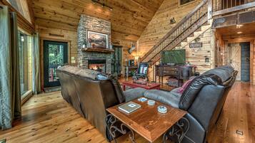 Cabin, 4 Bedrooms | Living area | 32-cm TV with digital channels