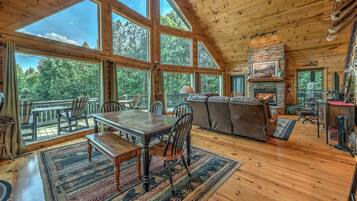 Cabin, 4 Bedrooms | In-room dining
