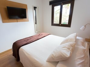 3 dormitorios, tabla de planchar con plancha, Internet y ropa de cama