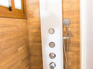 Free toiletries, hair dryer, towels - Siesta Friendly Holiday Home (Playa del Inglés)