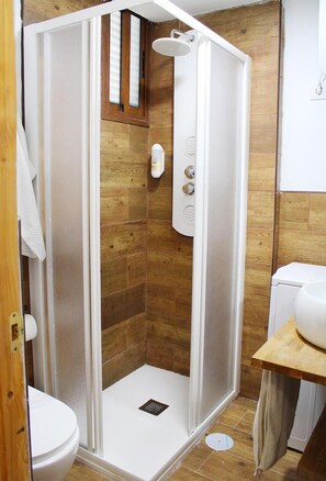 Shower, hair dryer, towels - Sea Friendly Holiday Home (Playa del Inglés)