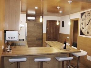 Réfrigérateur, micro-ondes, four, cafetière/bouilloire