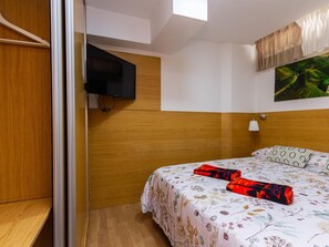 1 chambre, fer et planche à repasser, accès à Internet, literie fournie