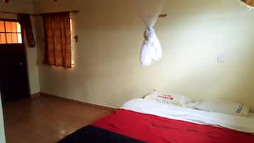 Escritorio, wifi gratis y ropa de cama