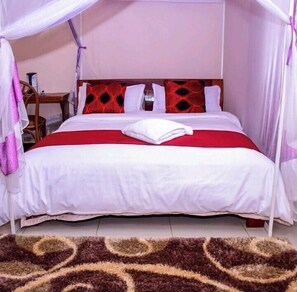 Deluxe Room | Desk, free WiFi, bed sheets