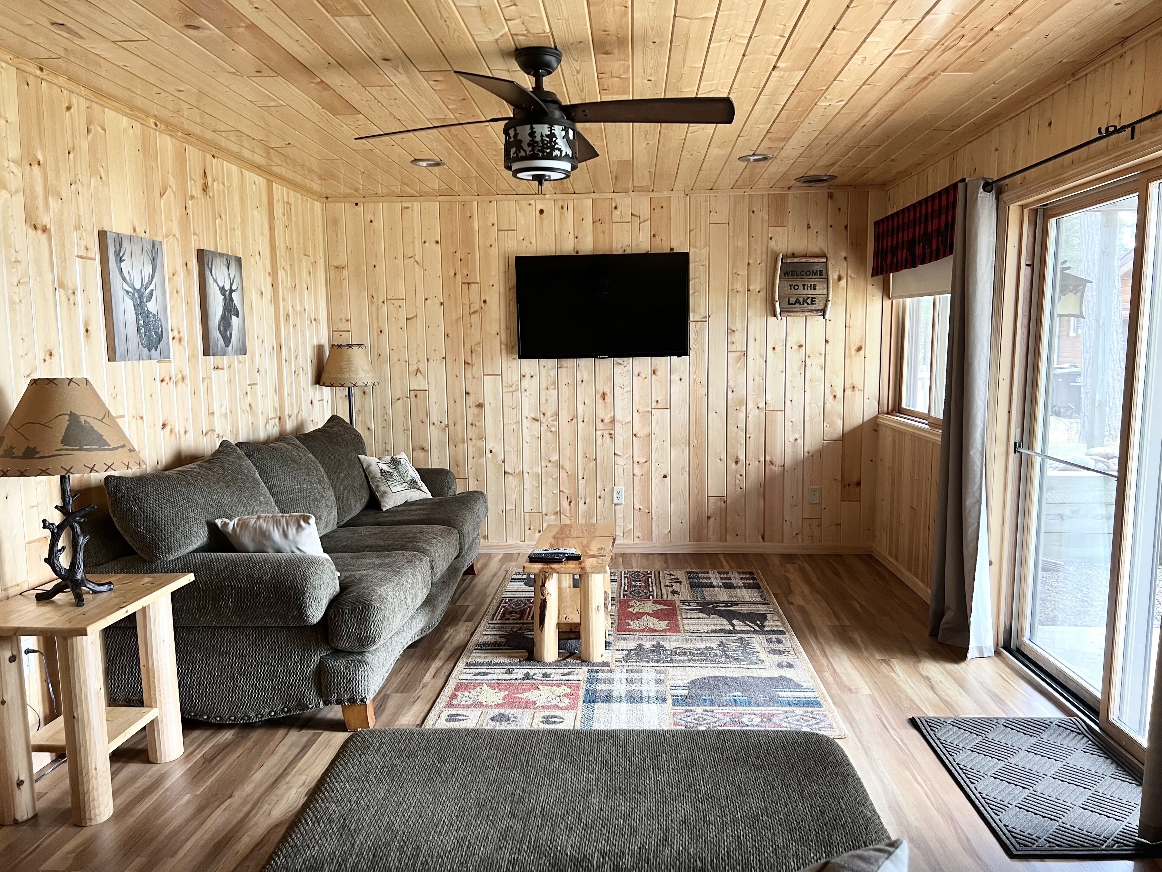 St. Germain Lakehouse, Dog Friendly, Hard Sand/ Clear Water & Private Pier 