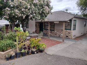 Exterior - Vintage Modern Charmer - walk to Cute Village - (La Mesa)