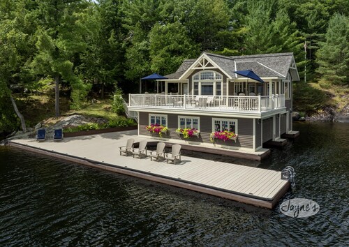 Panoramic View of Lake Muskoka, Privacy! Sleeps 20! Entertaining++! Location!