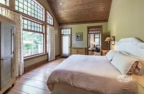 6 bedrooms, free WiFi, bed sheets