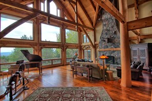 Interior - Luxurious 5 bdrm,4 bath farmhouse in Mulmur!4 Season Country Getaway!Swim & Ski! (Mulmur)