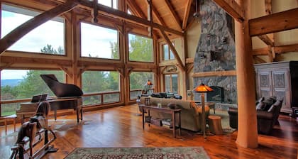 Luxurious 5 bdrm,4 bath farmhouse in Mulmur!4 Season Country Getaway!Swim & Ski!