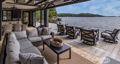 Ultimate Boathouse Entertaining, New 6 bdrm, 8 bath Cottage/Boathouse! Hot tub!