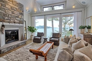 TV, peis, fotballspill og bordtennis