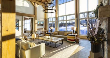Stunning Chalet in the heart of Collingwood! 6 Bed, 5 Bath! 2-Acre Property!