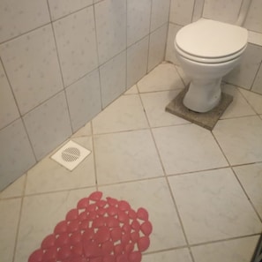 Single Room | Bathroom | Shower, rainfall showerhead, slippers, towels - 2030 Guest House (Nakuru)