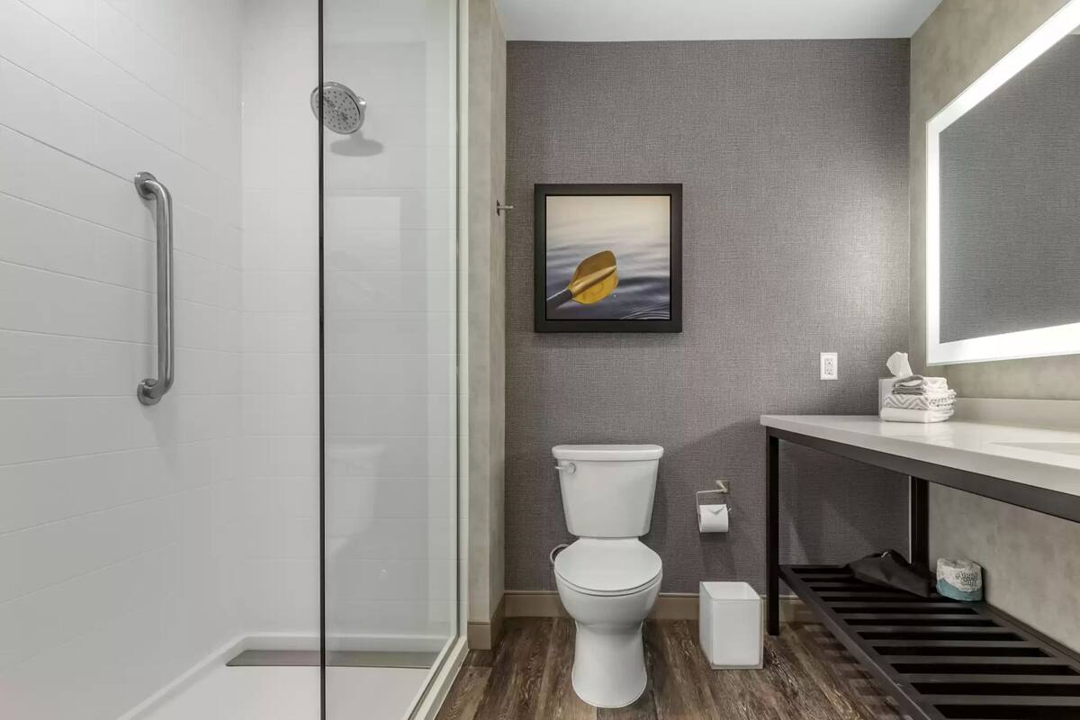 1 bedroom, egyptian cotton sheets, premium bedding, pillow-top beds