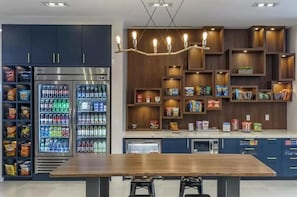 Gift shop - DoubleTree by Hilton Greenville Woodruff Road (Greenville)