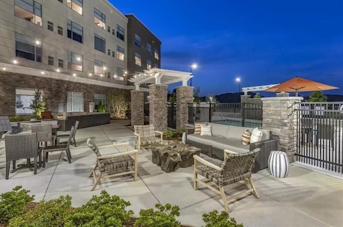 DoubleTree by Hilton Greenville Woodruff Road