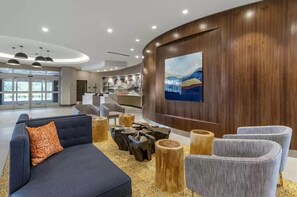 Lobby - DoubleTree by Hilton Greenville Woodruff Road (Greenville)