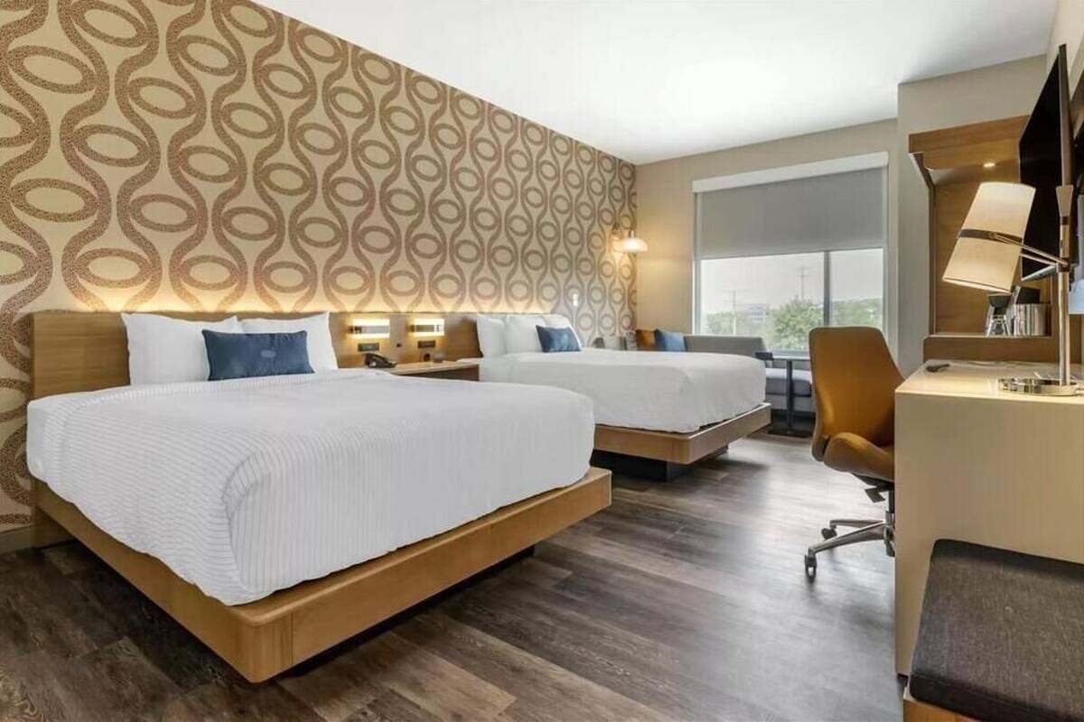 1 bedroom, egyptian cotton sheets, premium bedding, pillow-top beds