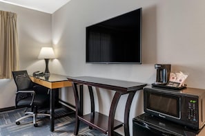 Basic Room, 1 Queen Bed, Accessible, Non Smoking | 1 bedroom, desk, blackout drapes, iron/ironing board