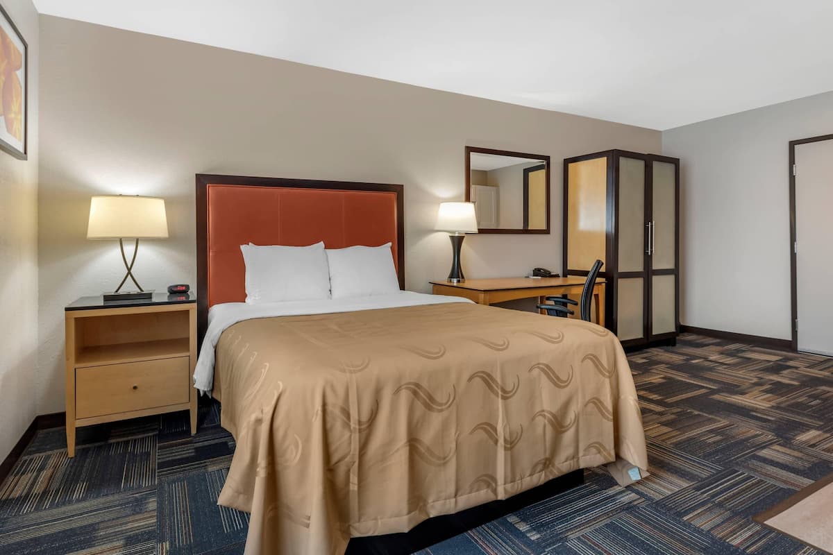 Suite, 1 King Bed, Accessible, Non Smoking | 1 bedroom, desk, blackout drapes, iron/ironing board