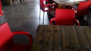 Bao gồm bữa sáng kiểu Âu hàng ngày