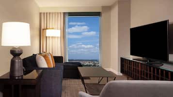 1 bedroom, premium bedding, in-room safe, desk