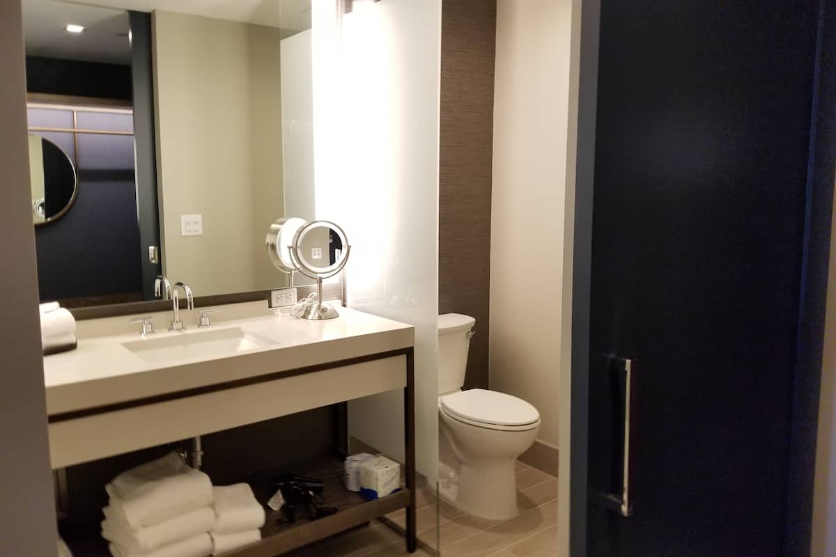 premium bedding, in-room safe, desk, laptop workspace