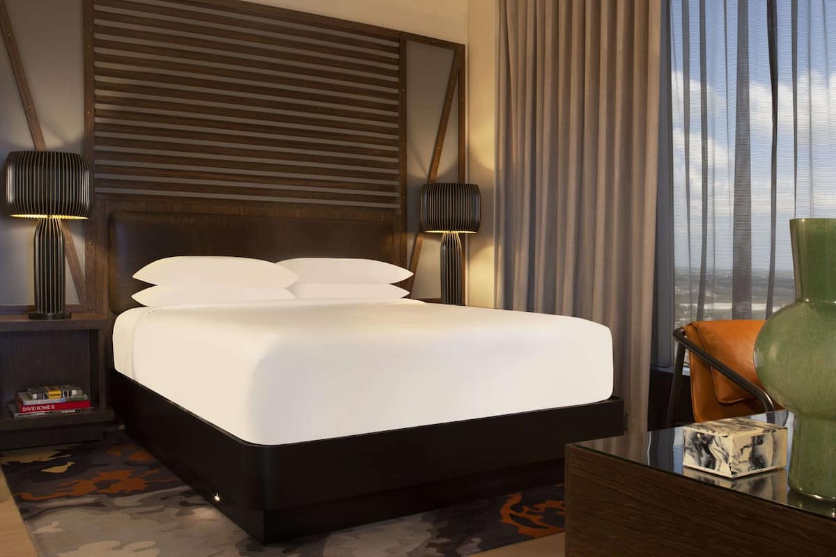 premium bedding, in-room safe, desk, laptop workspace