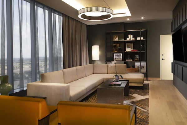 Suite (Vice Presidential) | Premium bedding, in-room safe, desk, laptop workspace