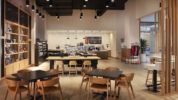 Sarapan dibawa pulang setiap hari dengan biaya tambahan