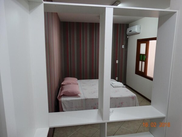 1 dormitorio, escritorio, tabla de planchar con plancha y wifi gratis