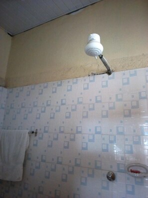 Habitación estándar | Lavabo en el baño