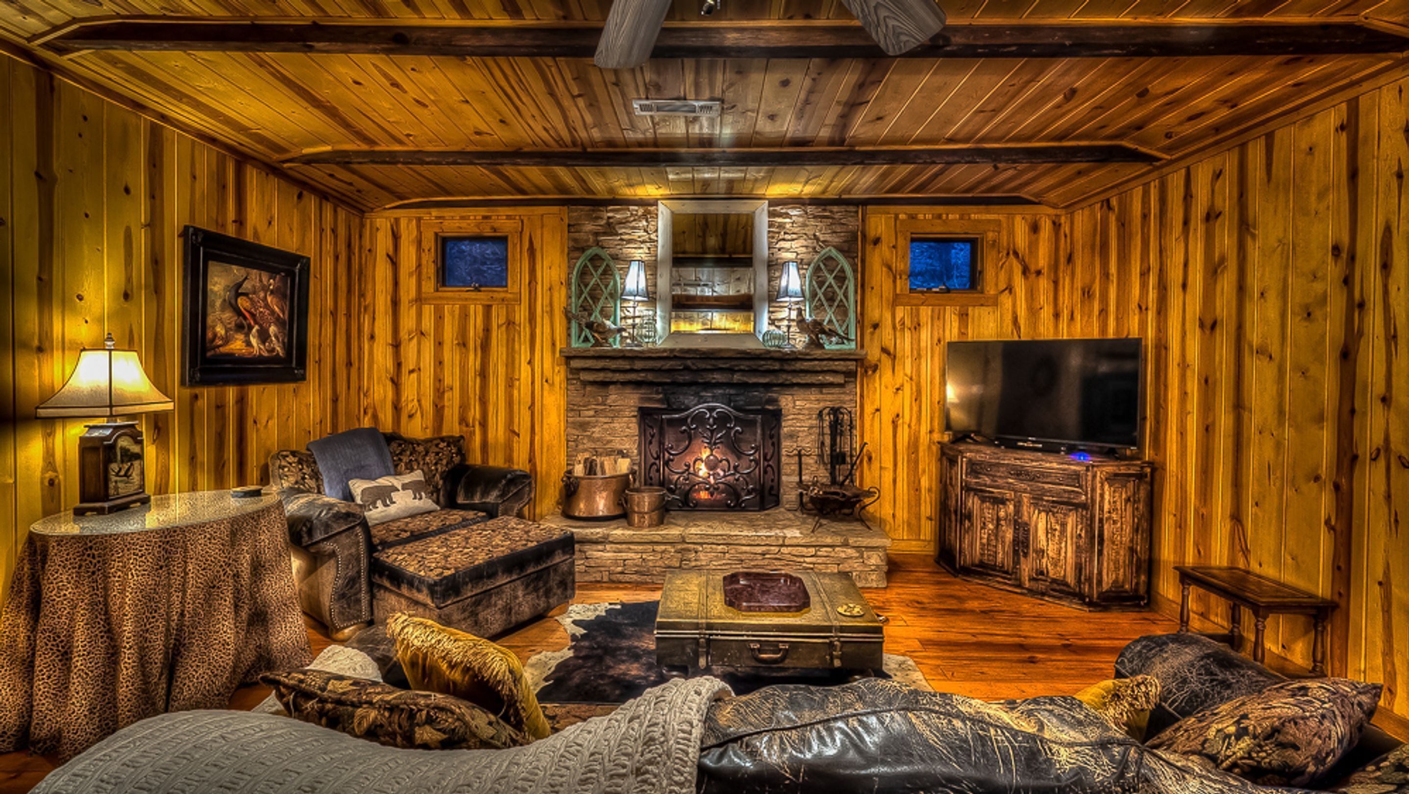 Cabin, 3 Bedrooms | Living room | TV
