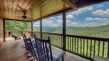 Cabin, 3 Bedrooms | Balcony
