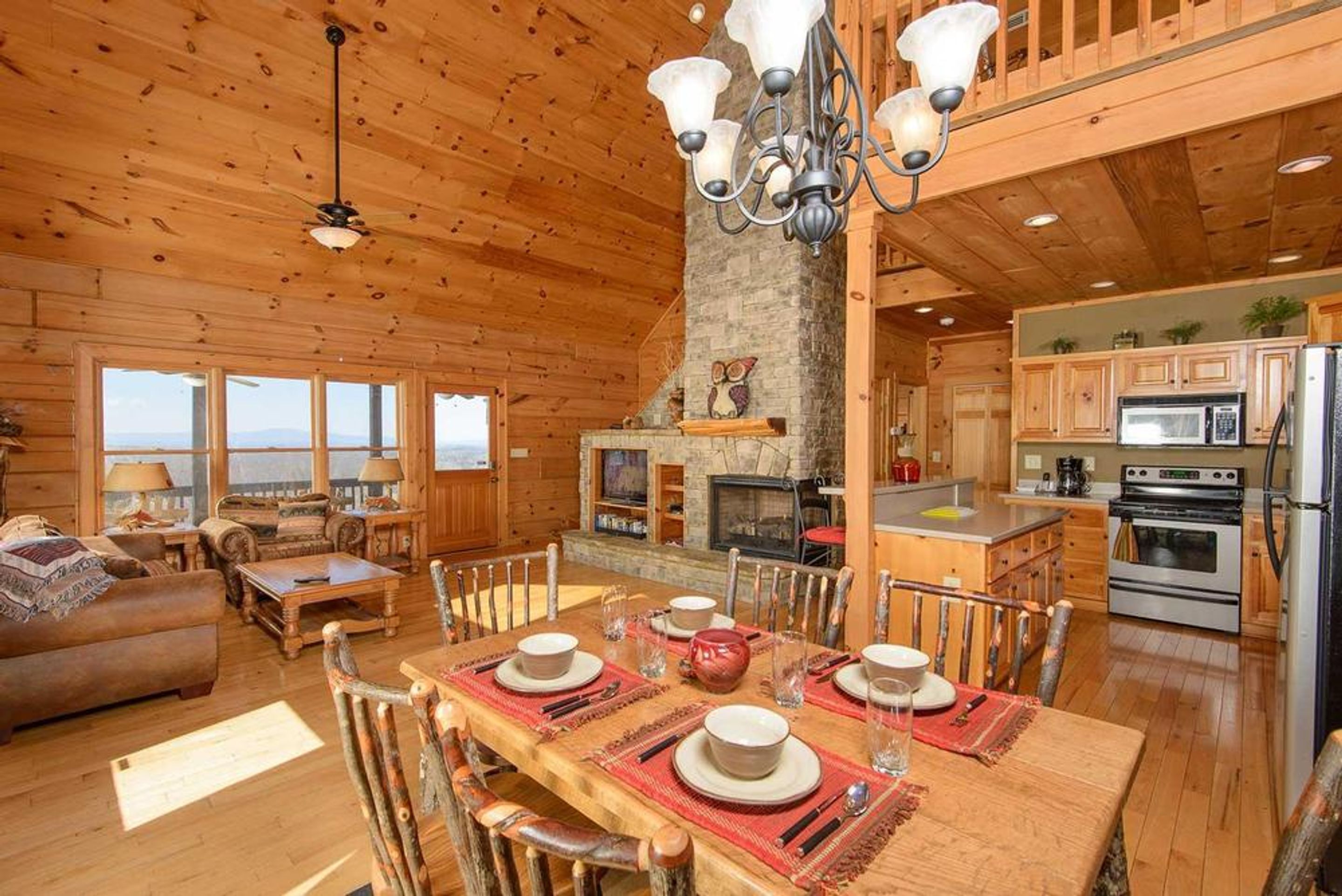 Cabin, 3 Bedrooms | Dining
