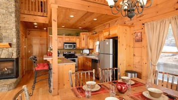 Cabin, 3 Bedrooms | Private kitchen | Fridge, microwave, stovetop, dishwasher