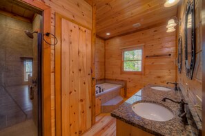 Cabin, 4 Bedrooms | Bathroom