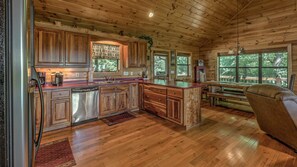 Cabin, 3 Bedrooms | Private kitchen