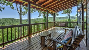 Chalet rustique, 3 chambres | Balcon