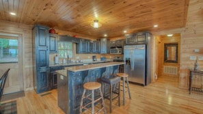 Cabin, 5 Bedrooms | Private kitchen