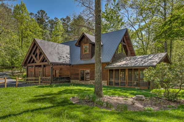 المنشأة من الخارج