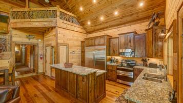 Cabin, 4 Bedrooms | Private kitchen | Fridge, microwave, stovetop, dishwasher