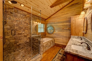 Cabin, 4 Bedrooms | Bathroom - Hooked On Toccoa by Escape to Blue Ridge (Mineral Bluff)