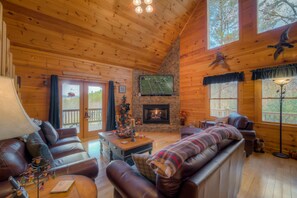 Cabin, 3 Bedrooms | Living room | TV