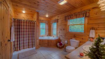 Cabin, 3 Bedrooms | Bathroom | Hair dryer, towels