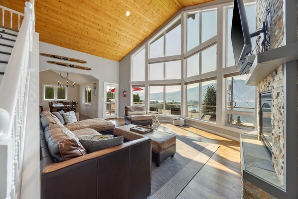 Smart TV, fireplace, DVD player, ping pong