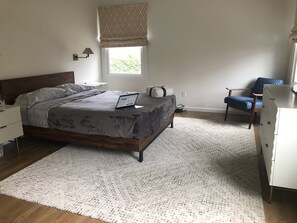 4 bedrooms, desk, iron/ironing board, WiFi