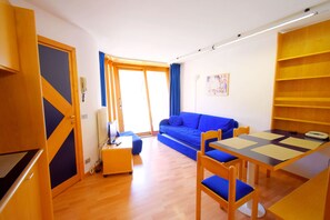 TV - Ville Golf & Ski Two-room apartment MhD (Madonna di Campiglio)